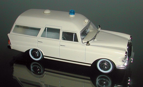 Mercedes-Benz 230 (W 110) Binz